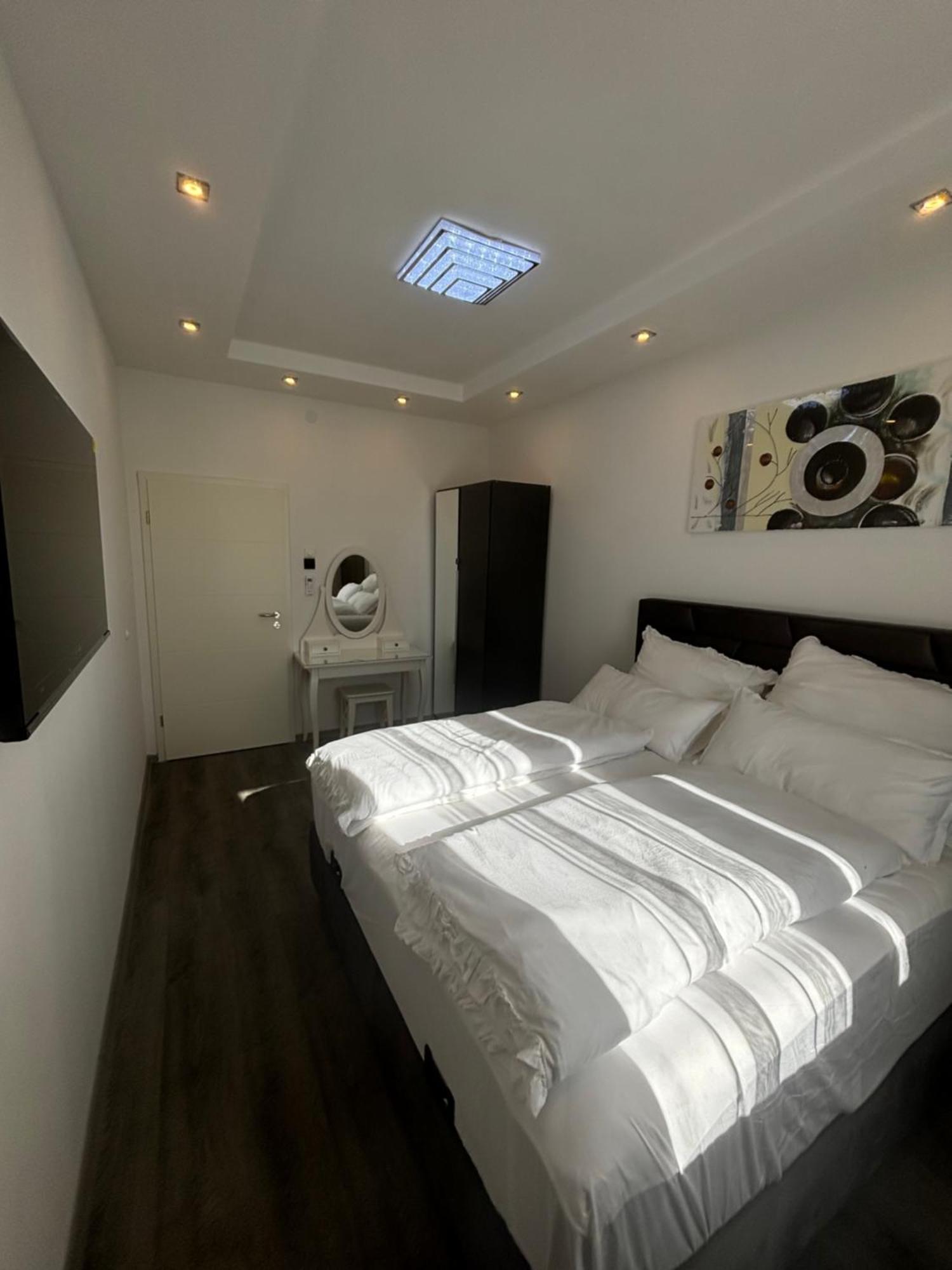 Renovierte Und Klimatisierte 70qm City-wohnung Mit Balkon Saarbruecken
