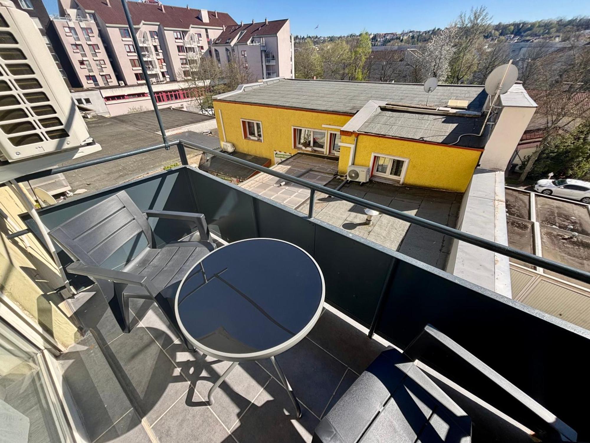 Renovierte Und Klimatisierte 70qm City-wohnung Mit Balkon Apartment *
